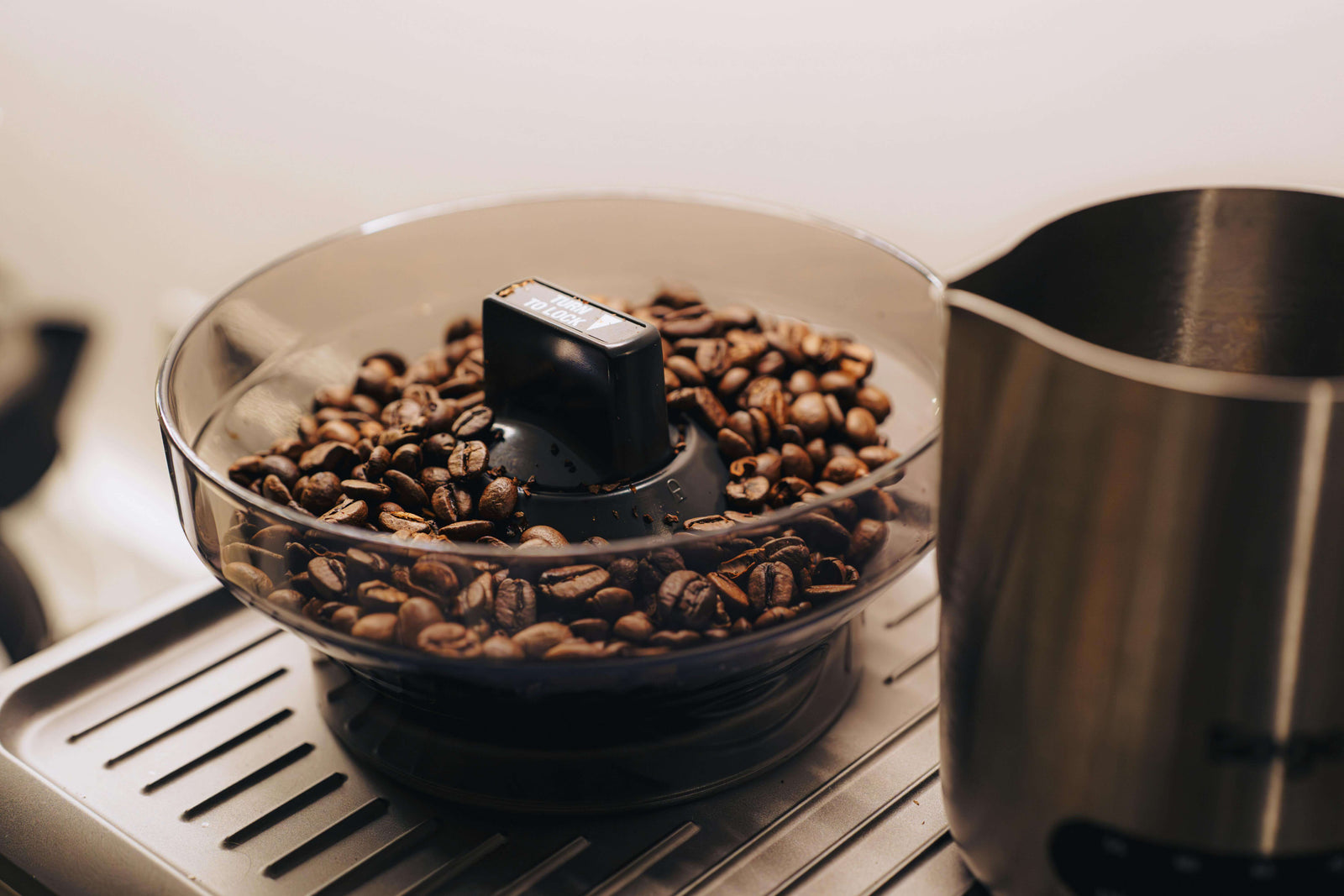 Why fresh roasted coffee behaves differently in your grinder